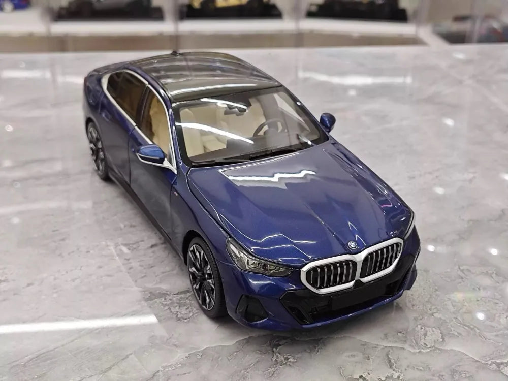 [Minichamps] 1:18 BMW 2023 i5 M60 Blue Model Car Die-Cast