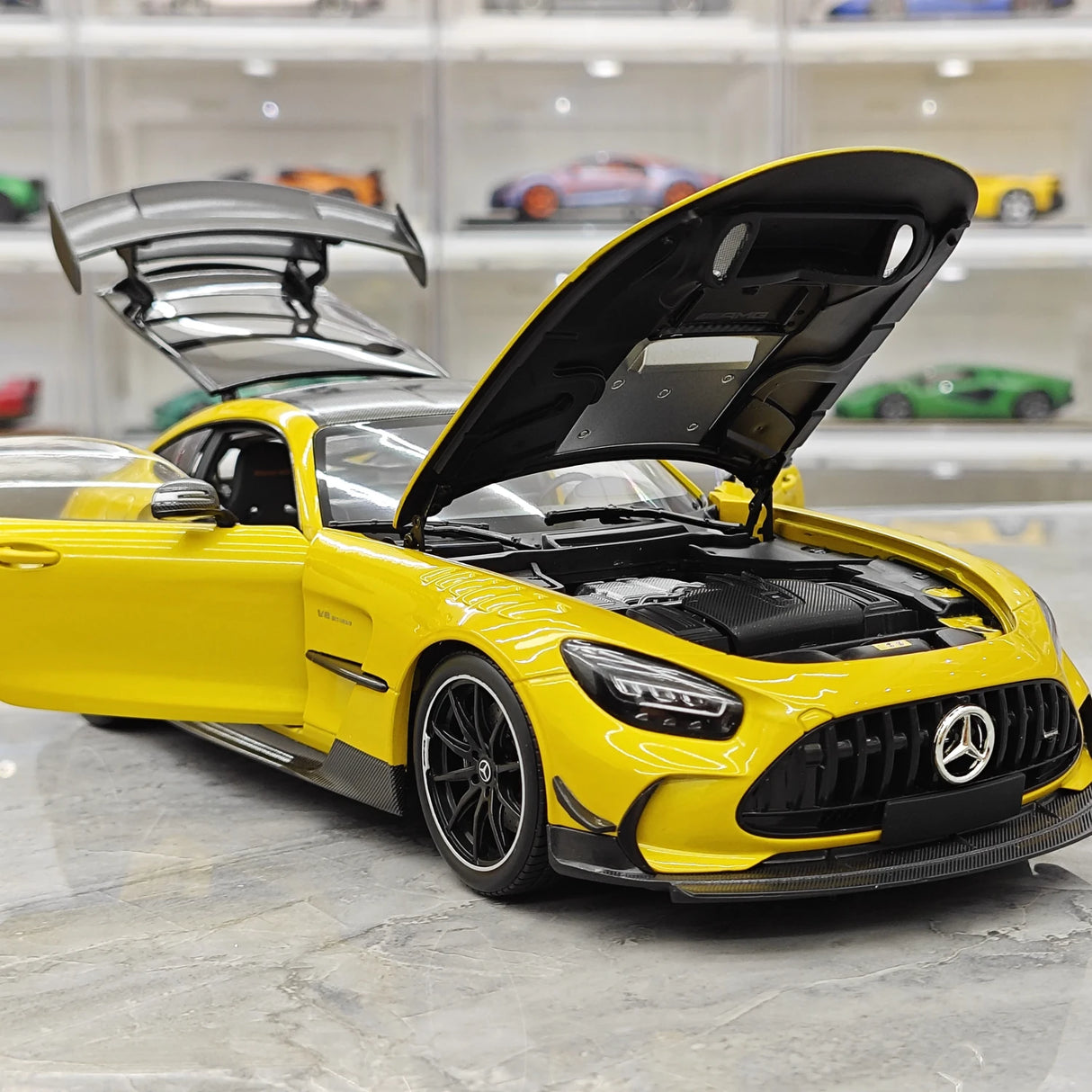Mercedes-AMG 2021 GT Black Series Solarbeam Yellow Metallic 1:18 diecast model car by Minichamps - view 18