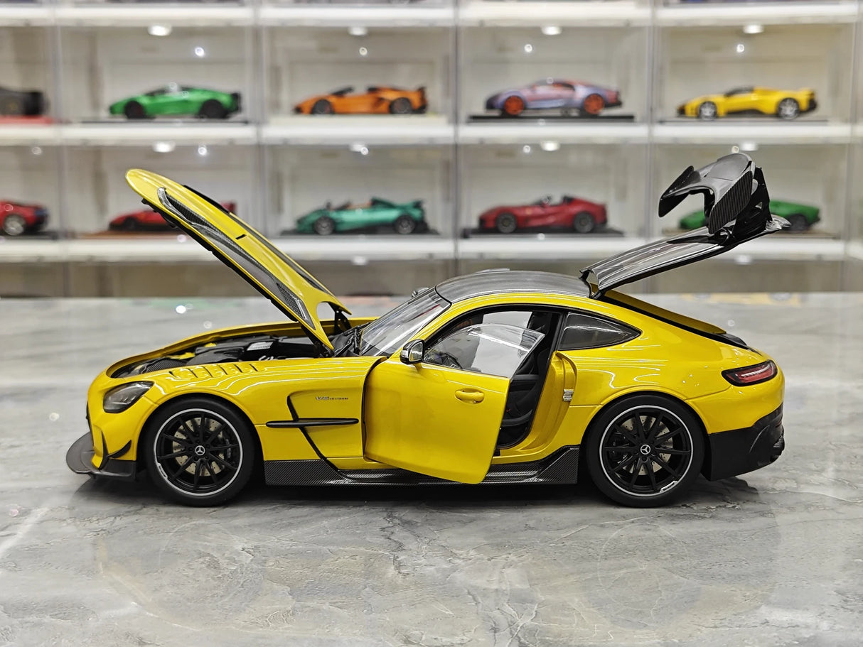 Mercedes-AMG 2021 GT Black Series Solarbeam Yellow Metallic 1:18 diecast model car by Minichamps - view 8