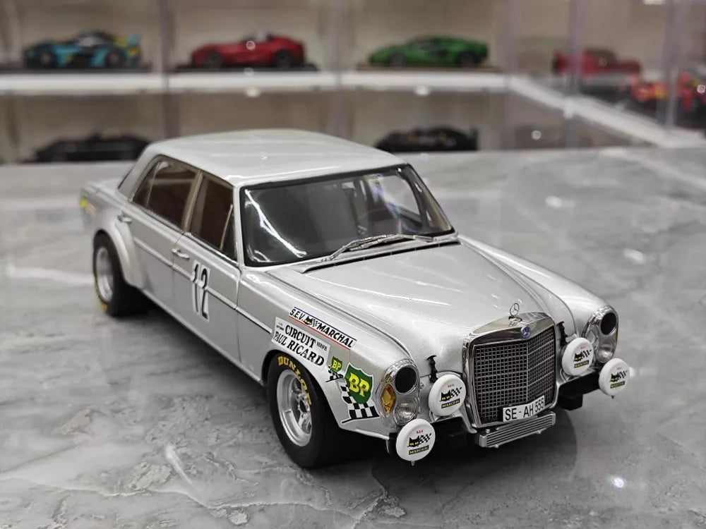 [Minichamps] 1:18 Mercedes-Benz 1971 300 SEL 6.8 AMG No.12 modellino di auto Die-Cast