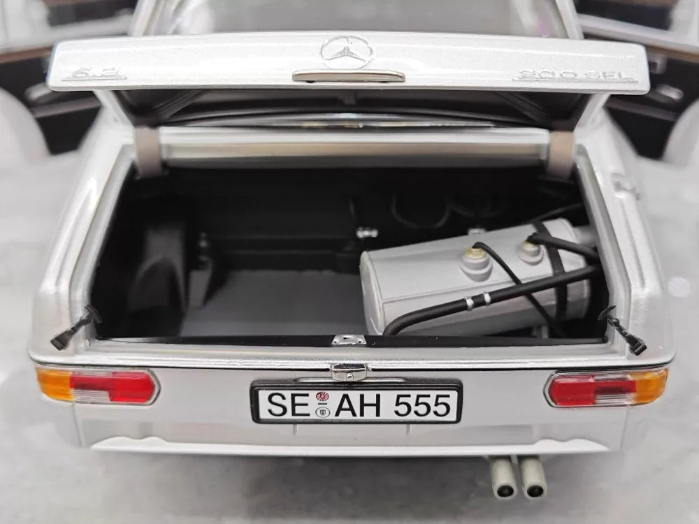 [Minichamps] 1:18 Mercedes-Benz 1971 300 SEL 6.8 AMG No.12 modellino di auto Die-Cast