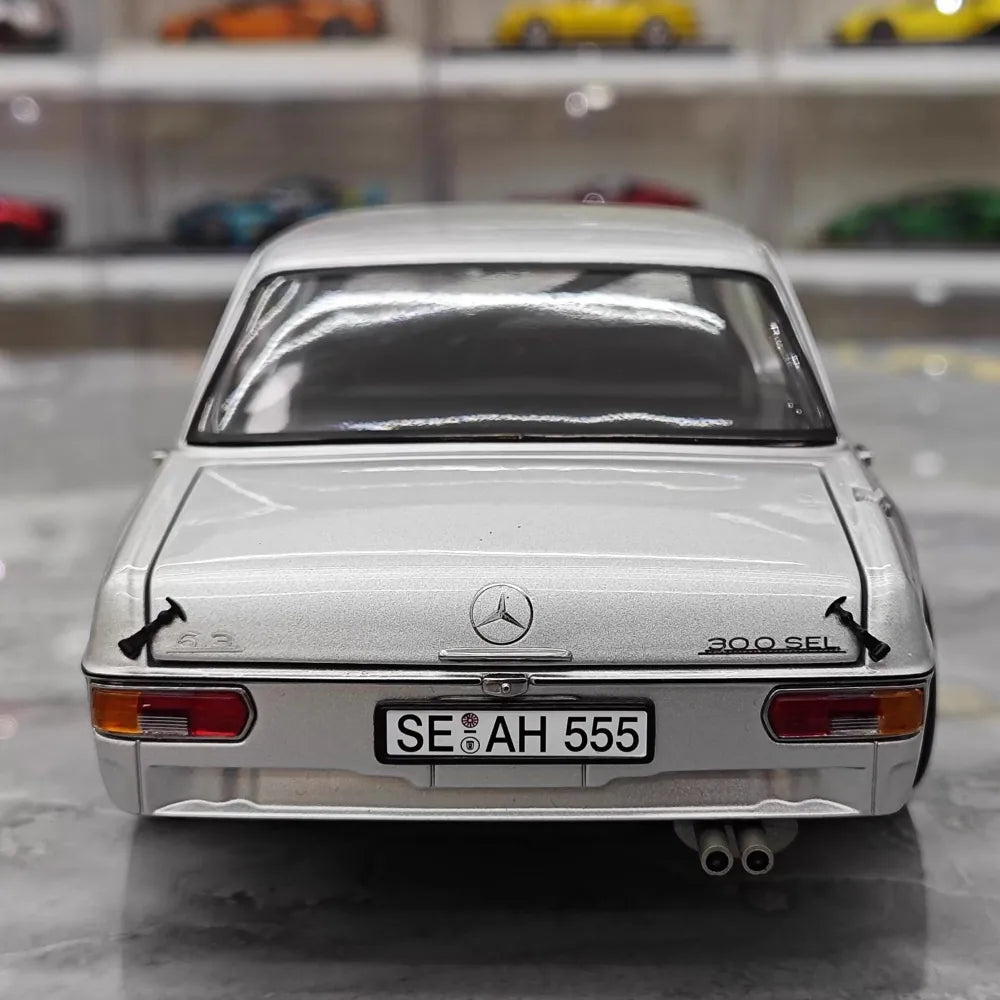 [Minichamps] 1:18 Mercedes-Benz 1971 300 SEL 6.8 AMG No.12 modellino di auto Die-Cast