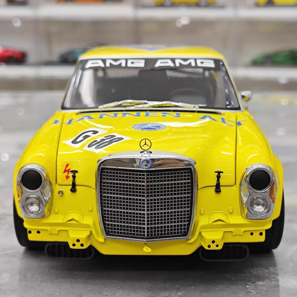 [Minichamps] 1:18 Mercedes-Benz 1971 300 SEL 6.8 AMG No.38 Model Car Die-Cast