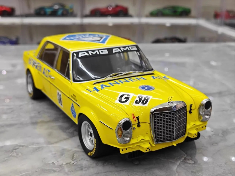 [Minichamps] 1:18 Mercedes-Benz 1971 300 SEL 6.8 AMG No.38 Model Car Die-Cast
