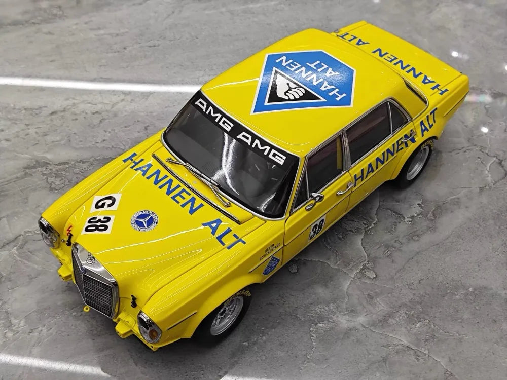[Minichamps] 1:18 Mercedes-Benz 1971 300 SEL 6.8 AMG No.38 Model Car Die-Cast
