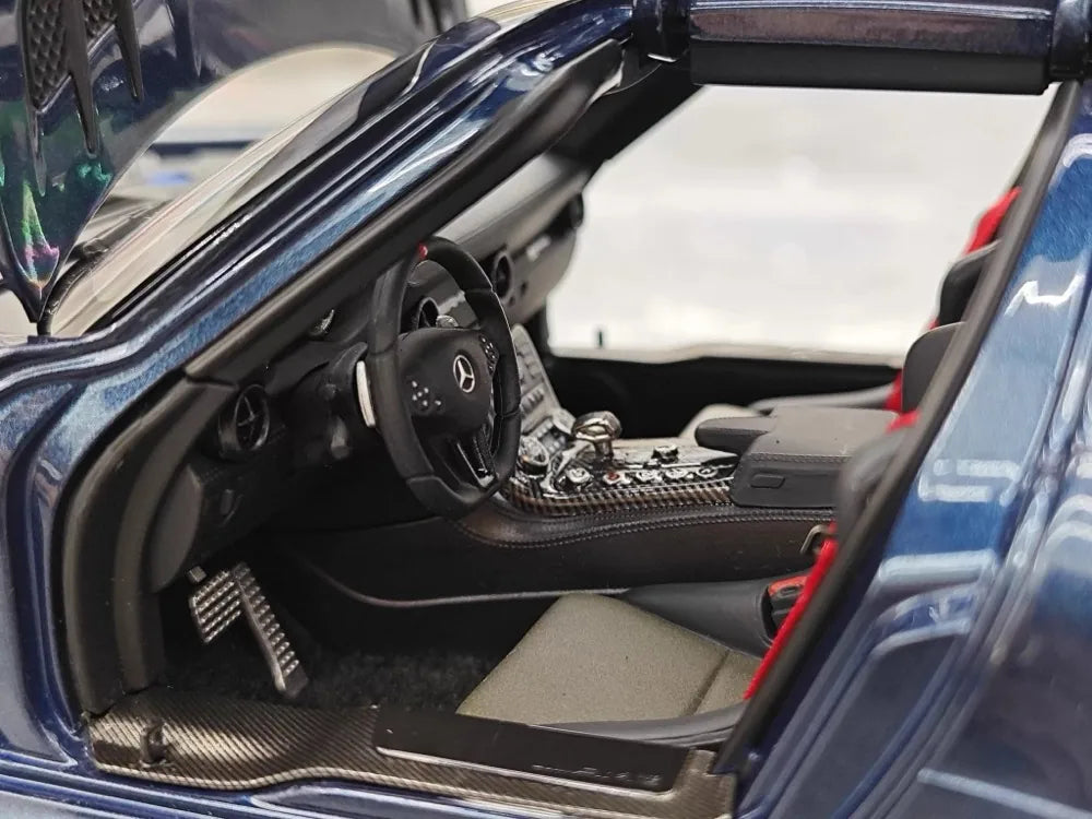 [Minichamps] 1:18 Mercedes-Benz 2013 SLS AMG Black Series GT Blue Model Car Die-Cast
