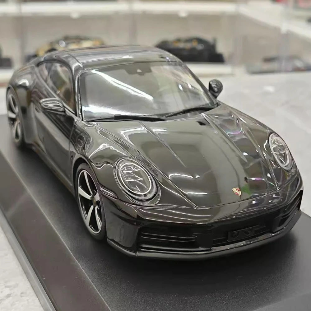 [Minichamps] 1:18 Porsche 2024 911 992.2 Carrera Black Model Car Resin