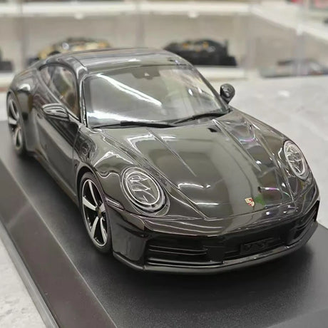 [Minichamps] 1:18 Porsche 2024 911 992.2 Carrera Black Model Car Resin