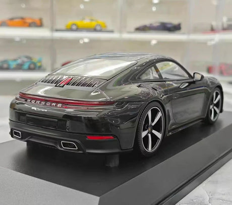 [Minichamps] 1:18 Porsche 2024 911 992.2 Carrera Black Model Car Resin