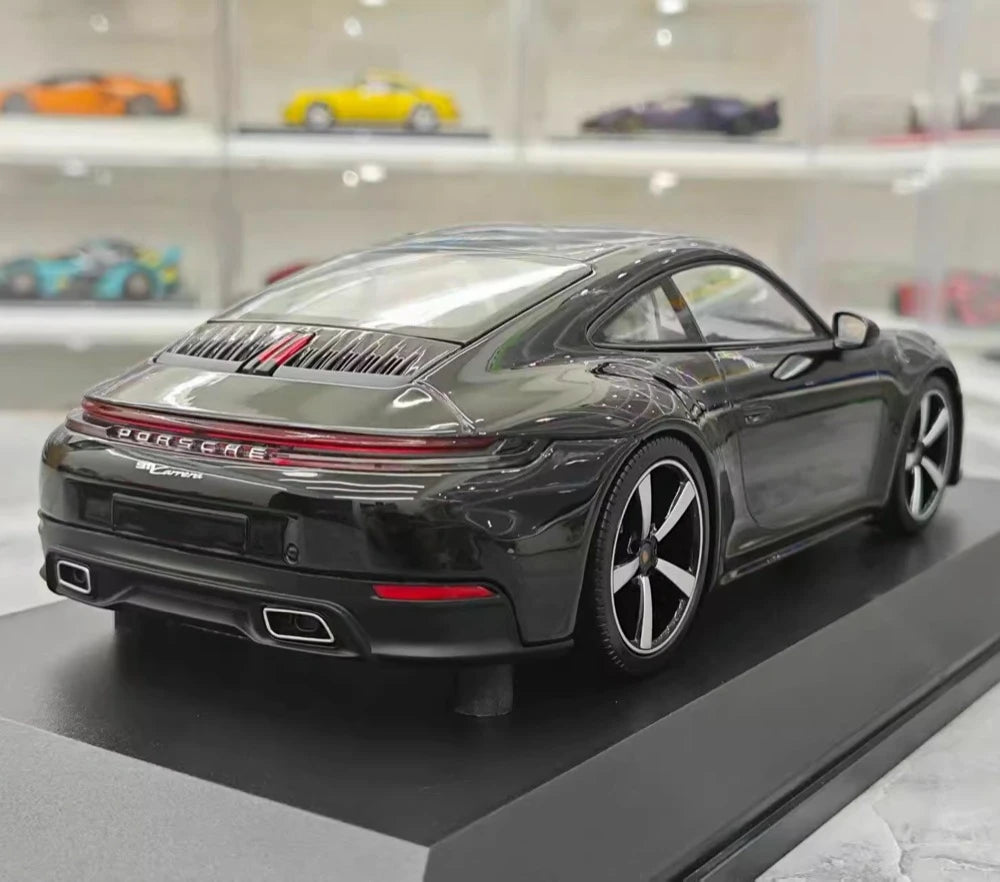 [Minichamps] 1:18 Porsche 2024 911 992.2 Carrera Black Model Car Resin