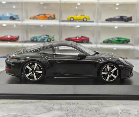 [Minichamps] 1:18 Porsche 2024 911 992.2 Carrera Black Model Car Resin