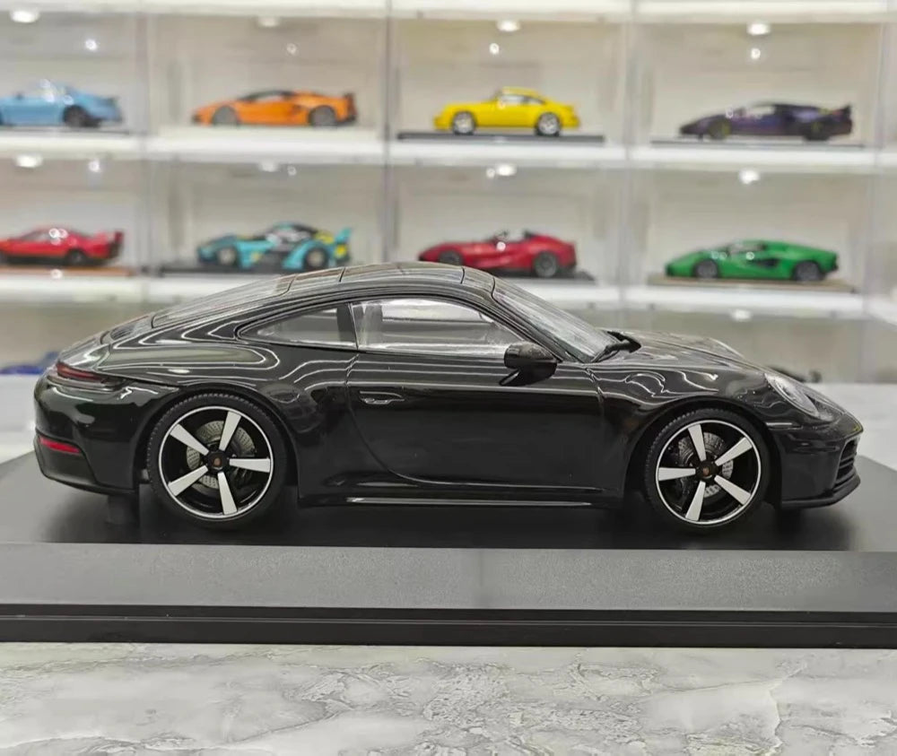 [Minichamps] 1:18 Porsche 2024 911 992.2 Carrera Black Model Car Resin