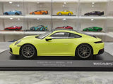 [Minichamps] 1:18 Porsche 2024 911 992.2 Carrera grön modellbil harts