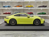 [Minichamps] 1:18 Porsche 2024 911 992.2 Carrera grön modellbil harts