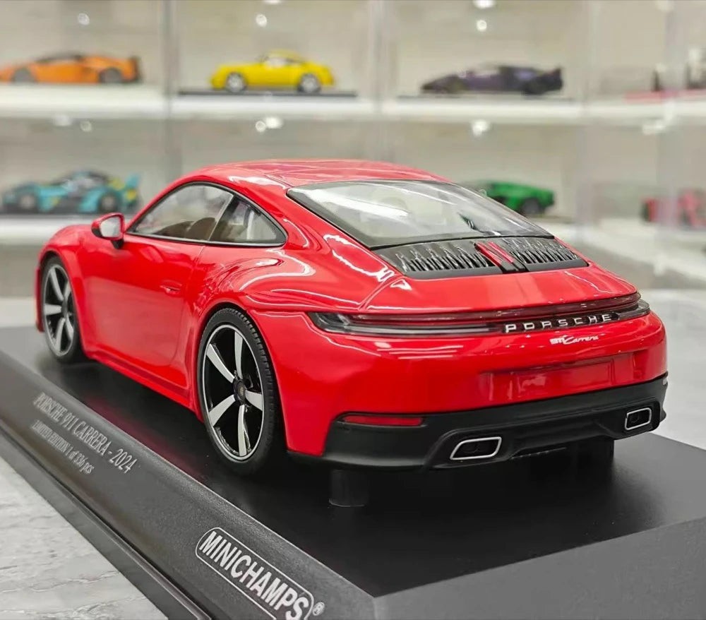 [Minichamps] 1:18 Porsche 2024 911 992.2 Carrera レッド モデルカー レジン