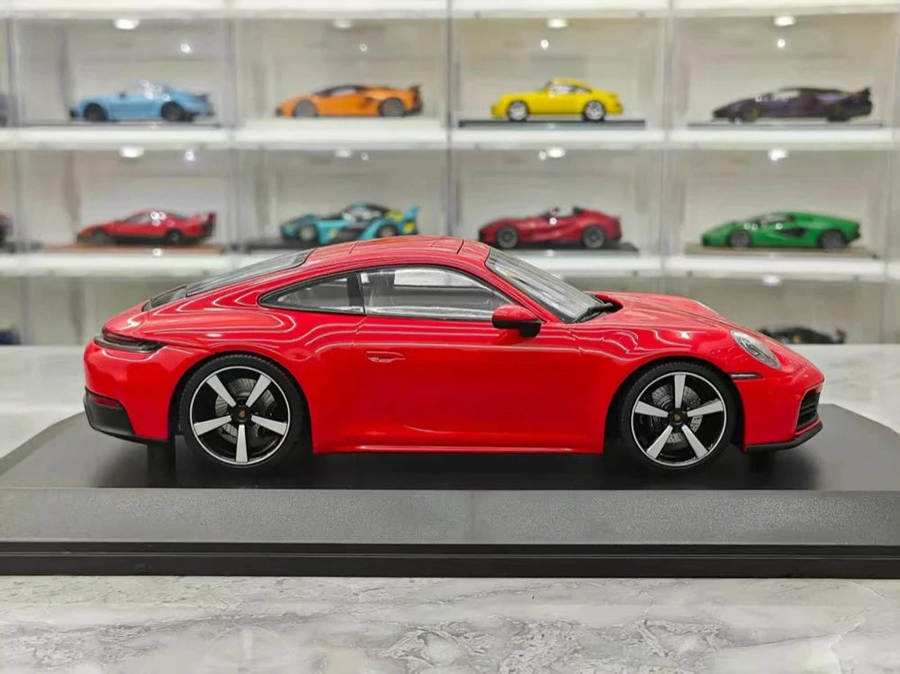 [Minichamps] 1:18 Porsche 2024 911 992.2 Carrera rosso modellino di auto resina