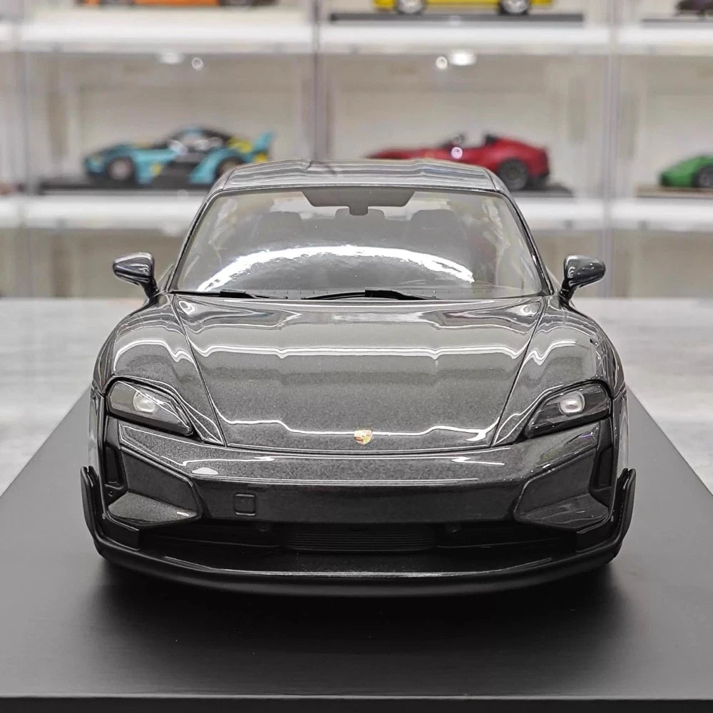 [Minichamps] 1:18 Porsche 2024 Taycan Turbo GT grå modellbil harts