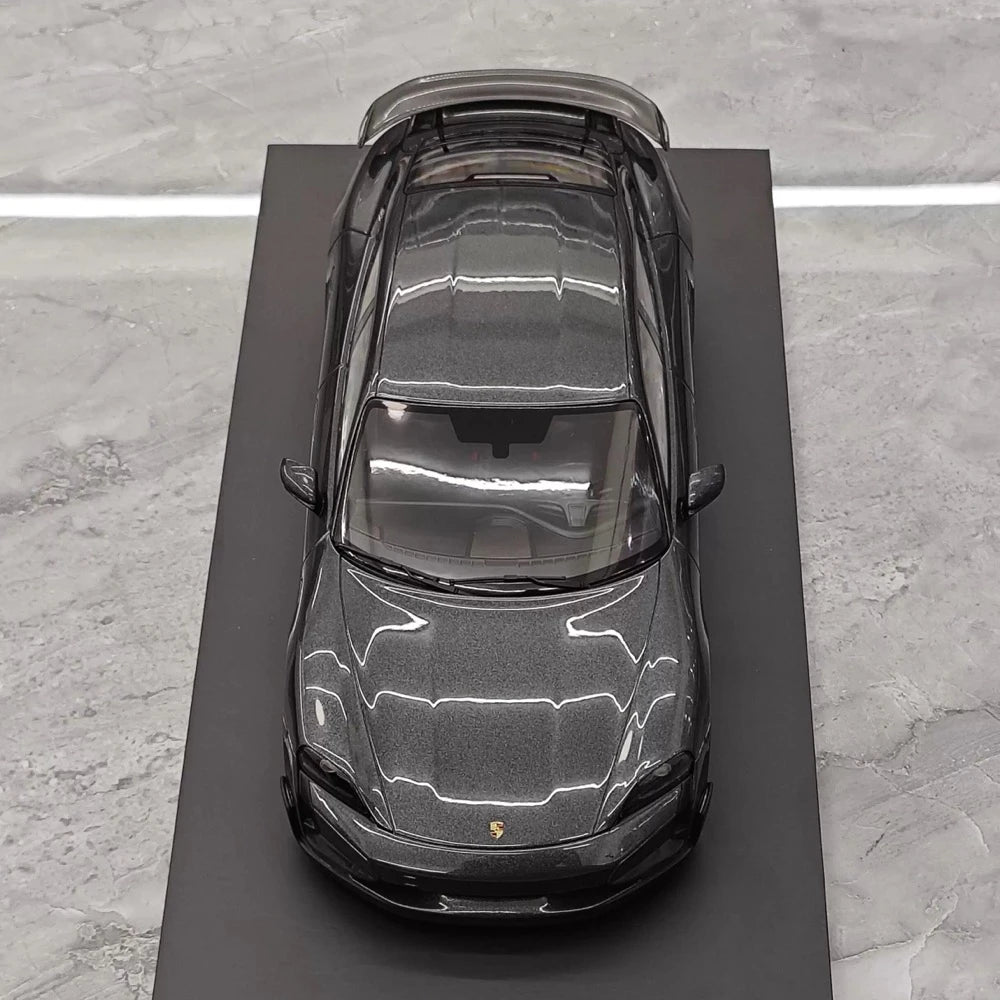 [Minichamps] 1:18 Porsche 2024 Taycan Turbo GT grå modellbil harts