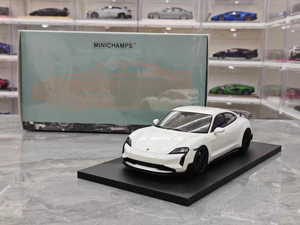 [Minichamps] 1:18 Porsche 2024 Taycan Turbo GT White Model Car Resin