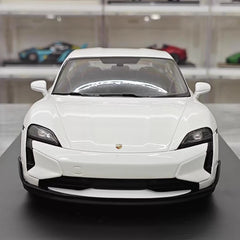 [Minichamps] 1:18 Porsche 2024 Taycan Turbo GT White Model Car Resin