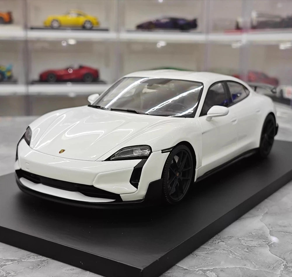 [Minichamps] 1:18 Porsche 2024 Taycan Turbo GT White Model Car Resin