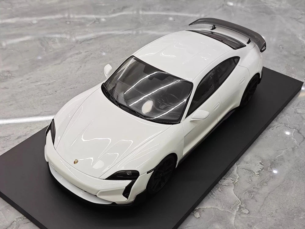 [Minichamps] 1:18 Porsche 2024 Taycan Turbo GT White Model Car Resin