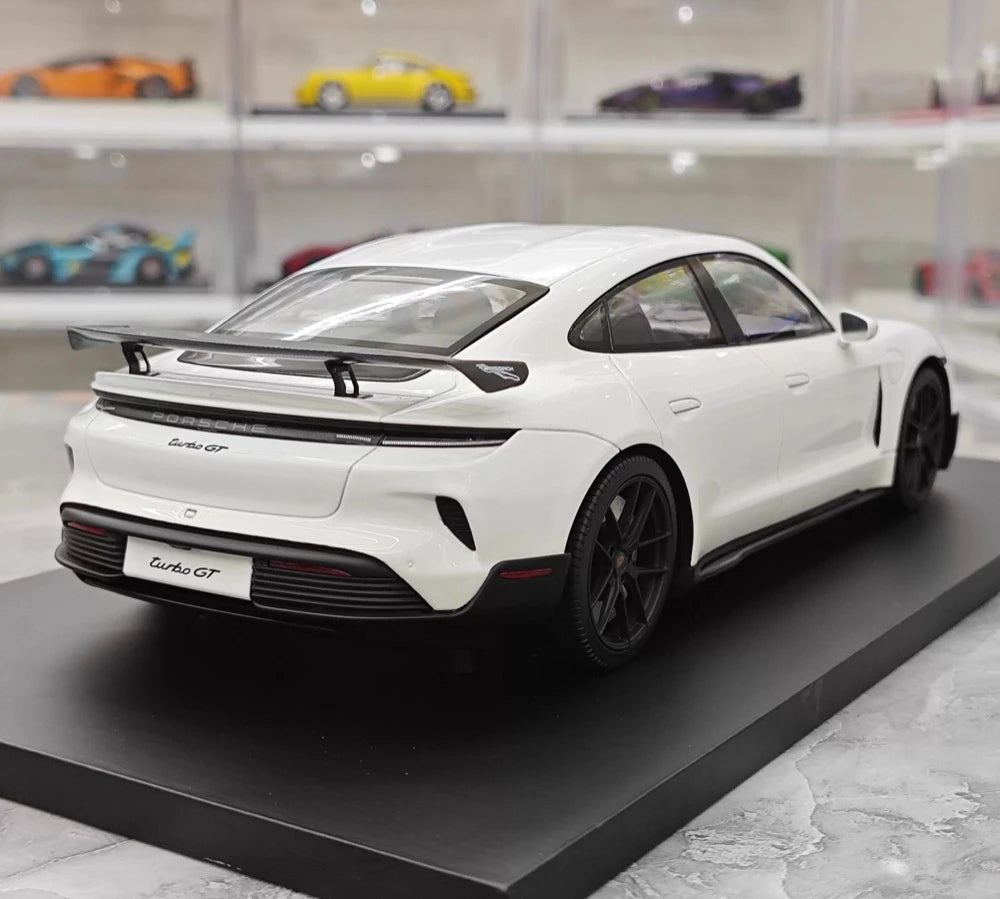 [Minichamps] 1:18 Porsche 2024 Taycan Turbo GT White Model Car Resin