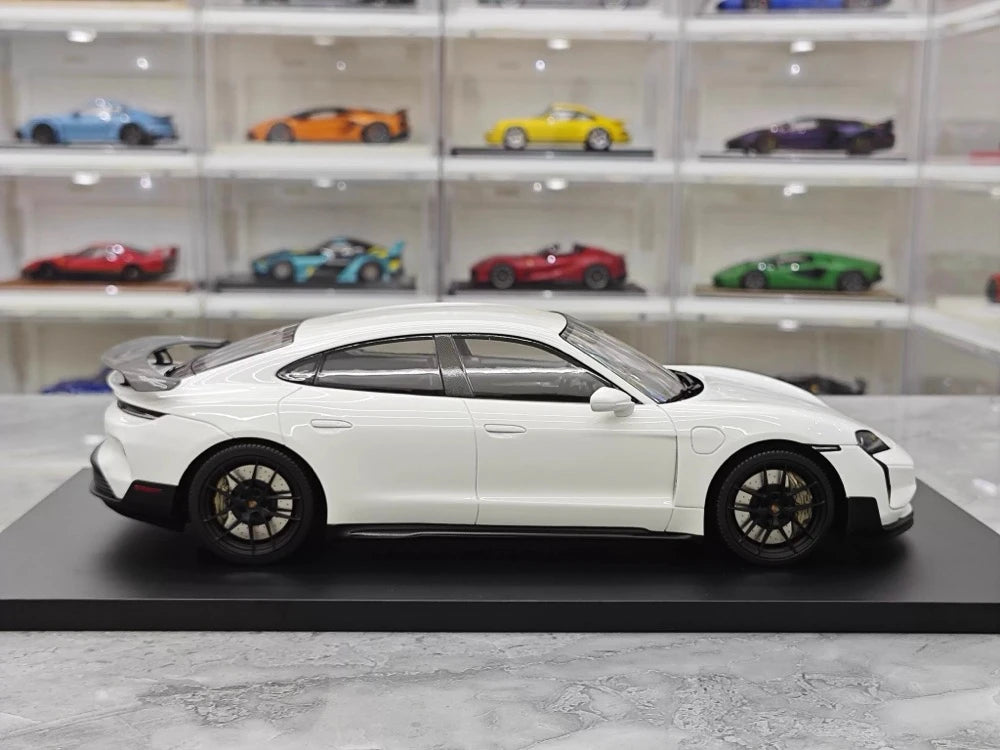[Minichamps] 1:18 Porsche 2024 Taycan Turbo GT White Model Car Resin