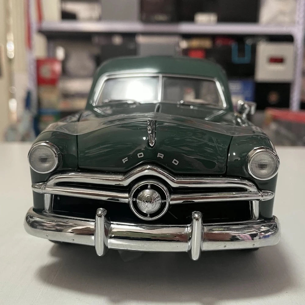 [Motorcity] 1:18 Ford 1949 Woody Station Wagon green Model Car Die-Cast