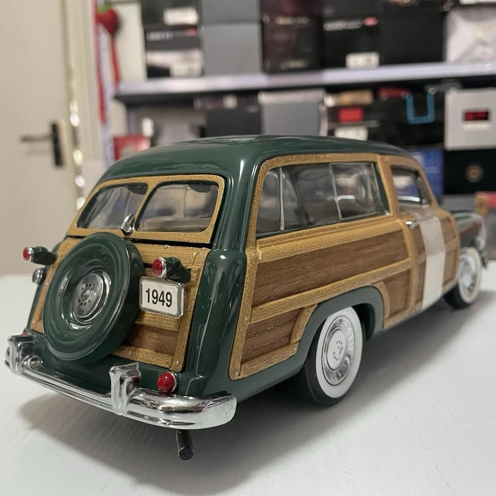 [Motorcity] 1:18 Ford 1949 Woody Station Wagon green Model Car Die-Cast