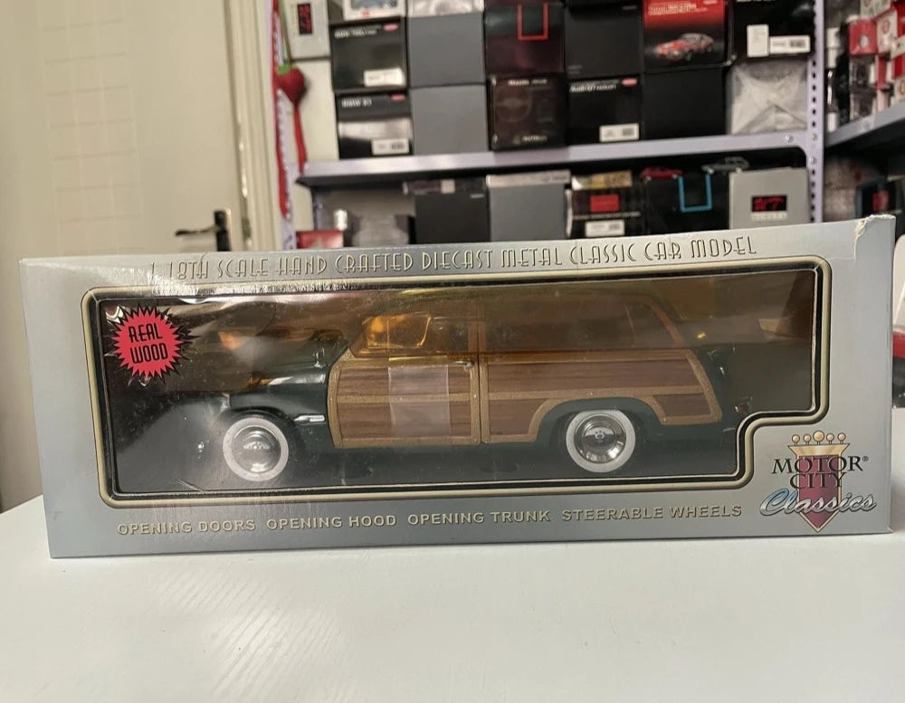 [Motorcity] 1:18 Ford 1949 Woody Station Wagon green Model Car Die-Cast