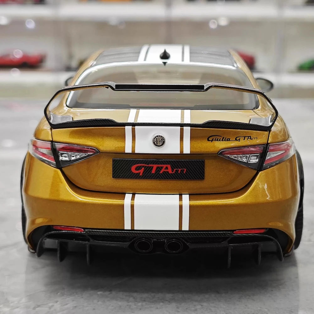 [MotorHelix] 1:18 Alfa Romeo 2021 Giulia GTAm #227 Model Car Die-Cast
