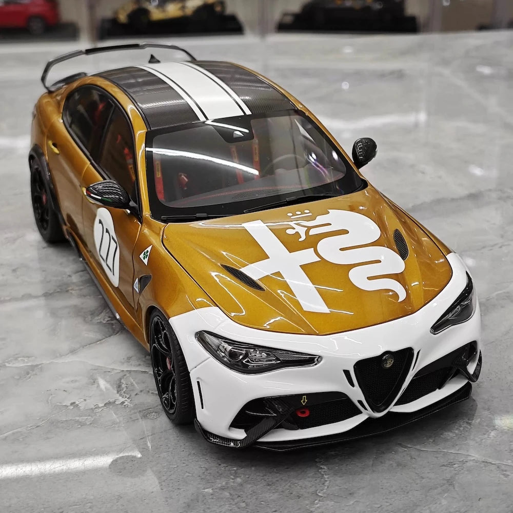 [MotorHelix] 1:18 Alfa Romeo 2021 Giulia GTAm #227 Model Car Die-Cast