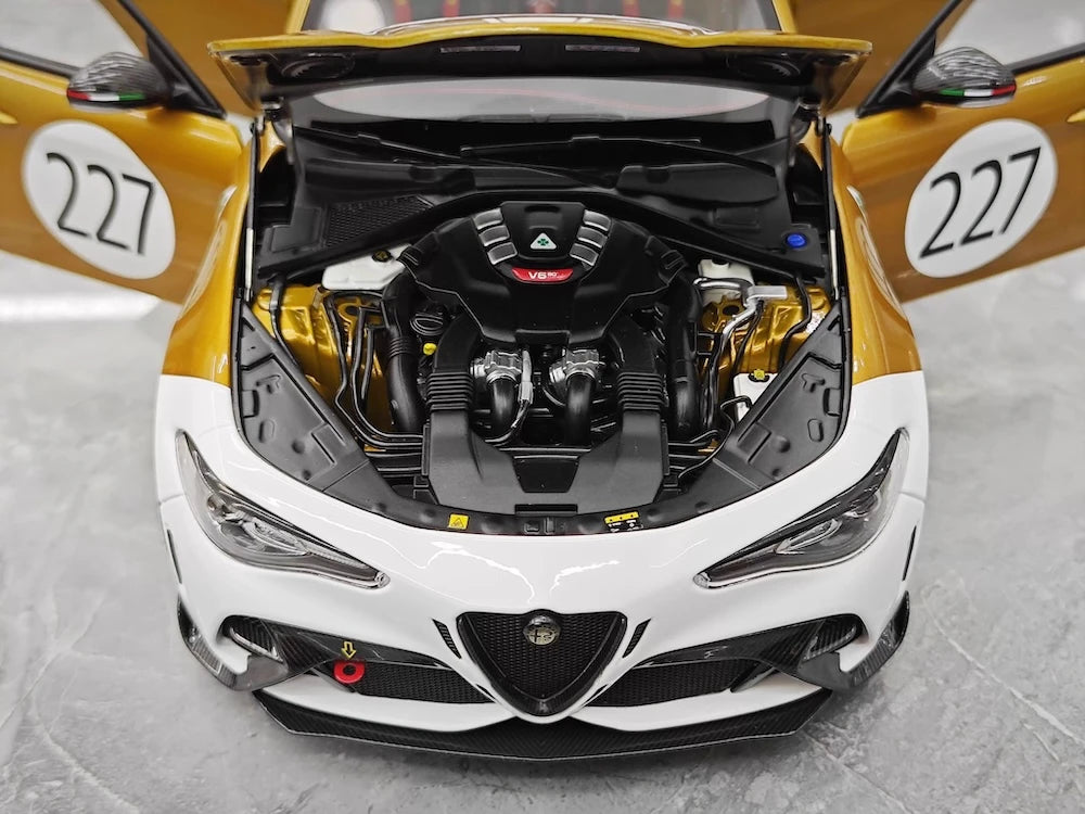 [MotorHelix] 1:18 Alfa Romeo 2021 Giulia GTAm #227 Model Car Die-Cast