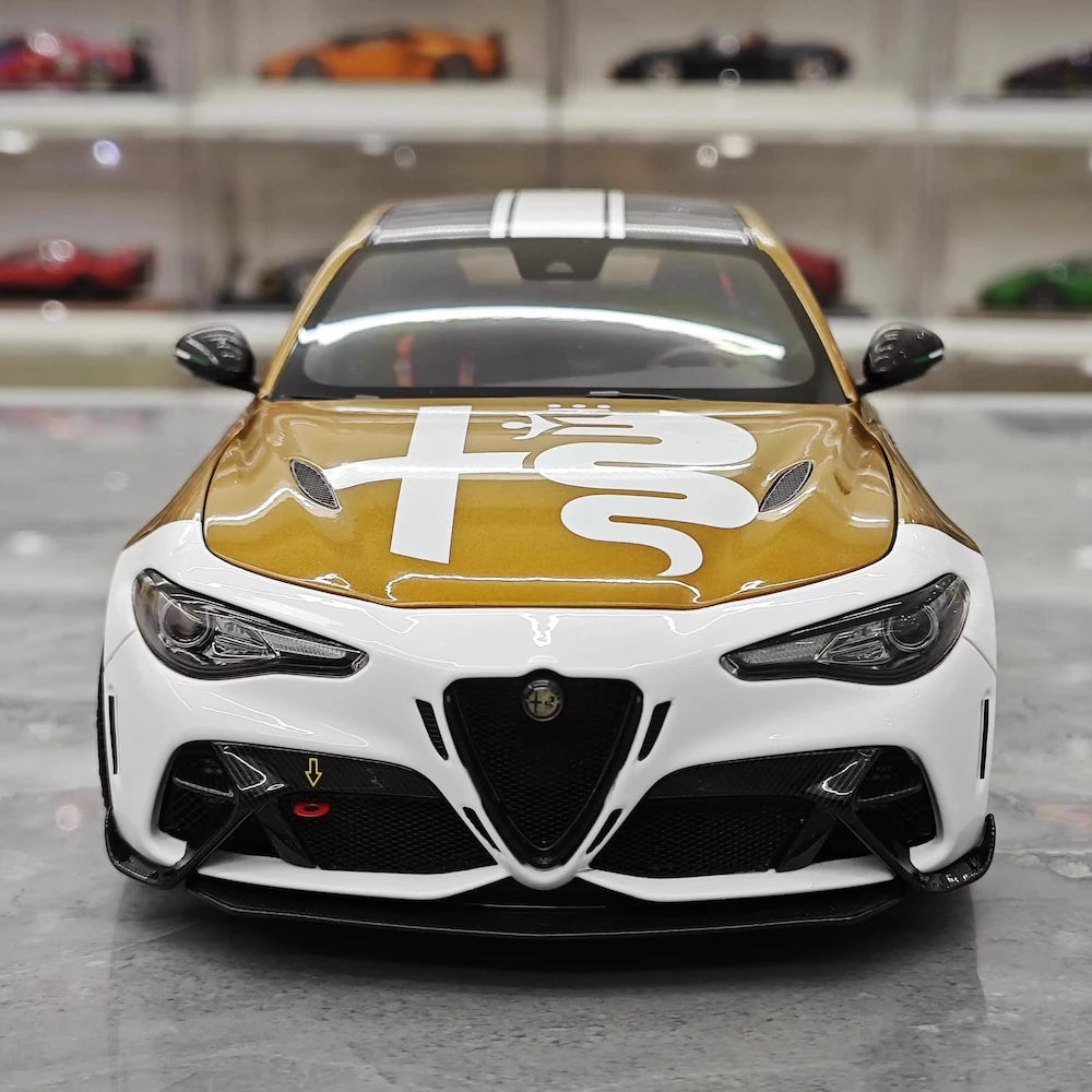 [MotorHelix] 1:18 Alfa Romeo 2021 Giulia GTAm #227 Model Car Die-Cast
