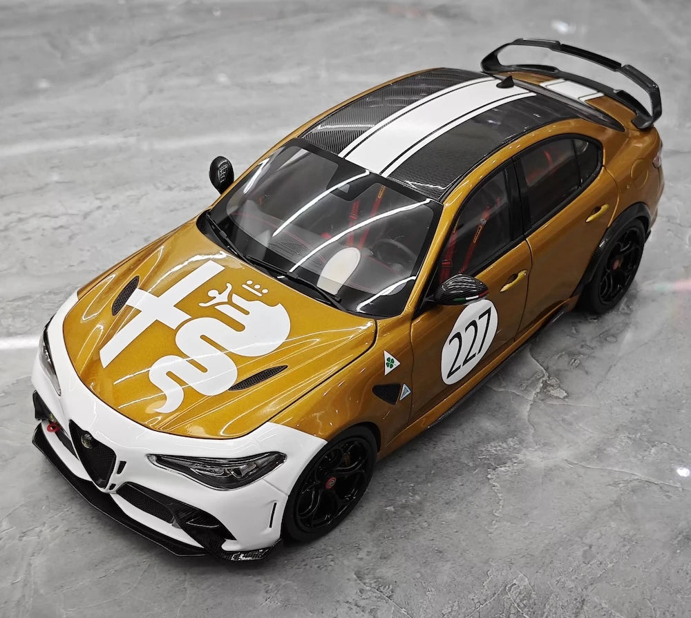 [MotorHelix] 1:18 Alfa Romeo 2021 Giulia GTAm #227 Model Car Die-Cast