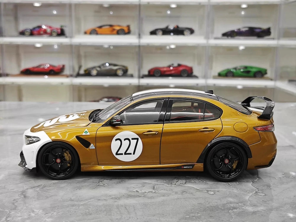 [MotorHelix] 1:18 Alfa Romeo 2021 Giulia GTAm #227 Model Car Die-Cast