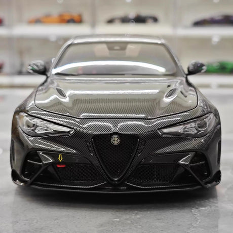 [MotorHelix] 1:18 Alfa Romeo 2021 Giulia GTAm Black Model Car Die-Cast