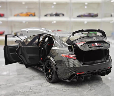 [MotorHelix] 1:18 Alfa Romeo 2021 Giulia GTAm Black Model Car Die-Cast
