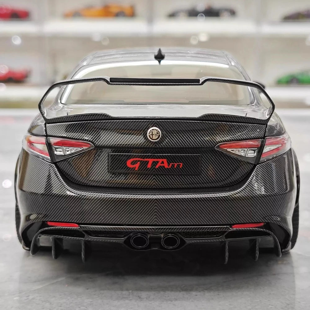 [MotorHelix] 1:18 Alfa Romeo 2021 Giulia GTAm zwart modelauto Die-Cast