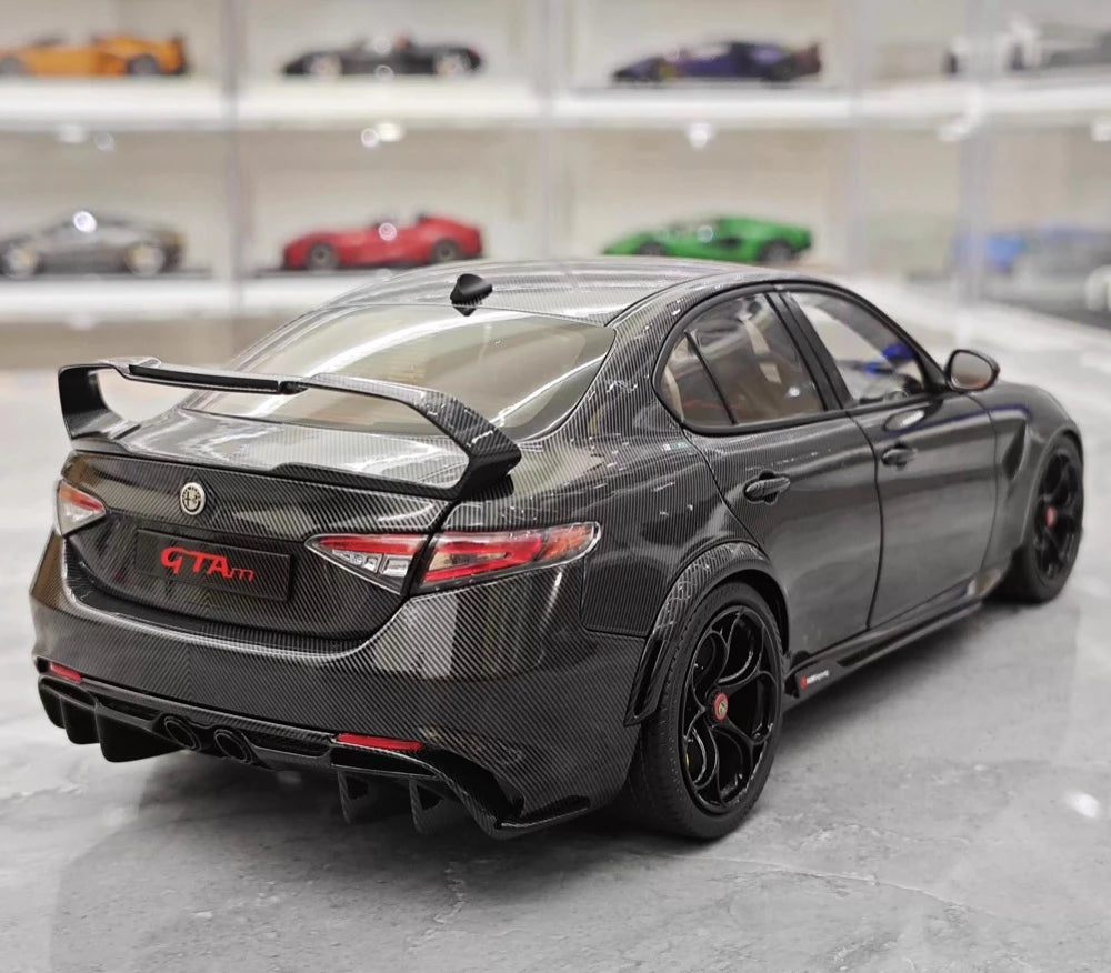 [MotorHelix] 1:18 Alfa Romeo 2021 Giulia GTAm nero modellino di auto Die-Cast