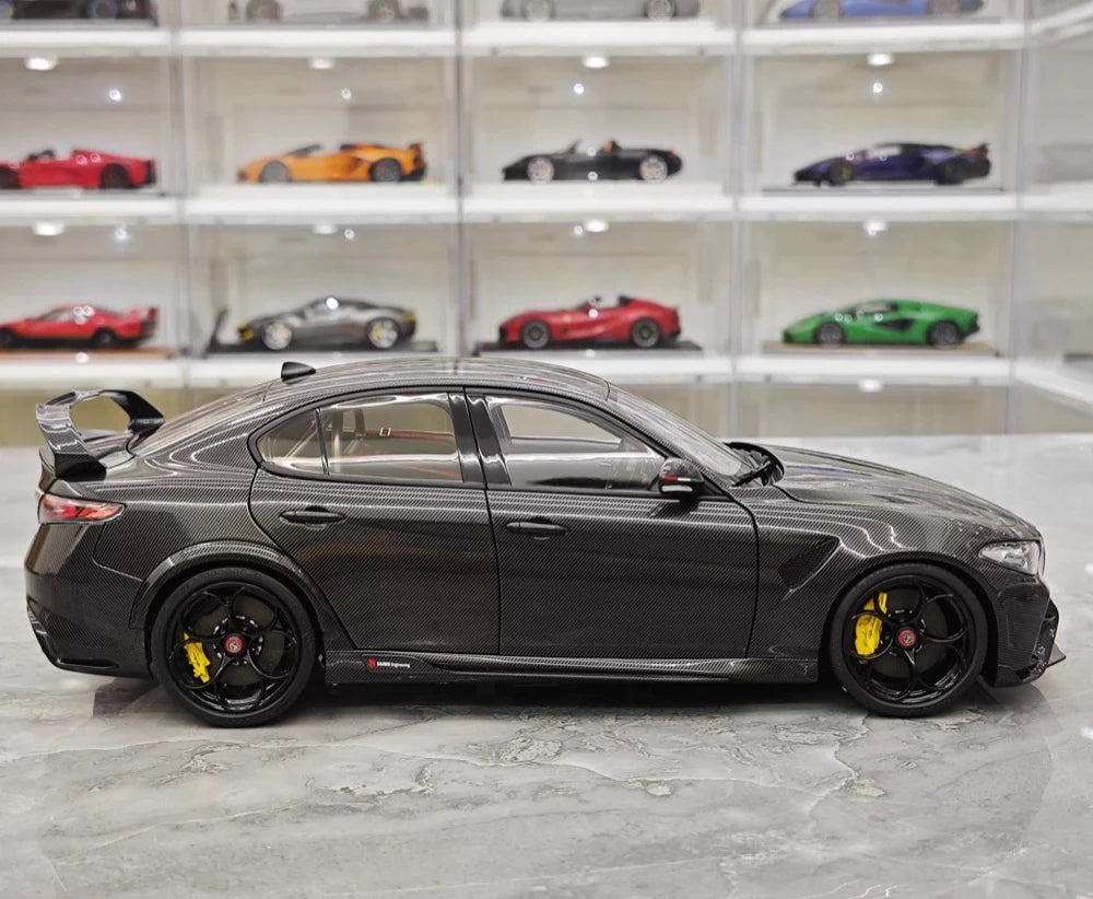 [MotorHelix] 1:18 Alfa Romeo 2021 Giulia GTAm nero modellino di auto Die-Cast