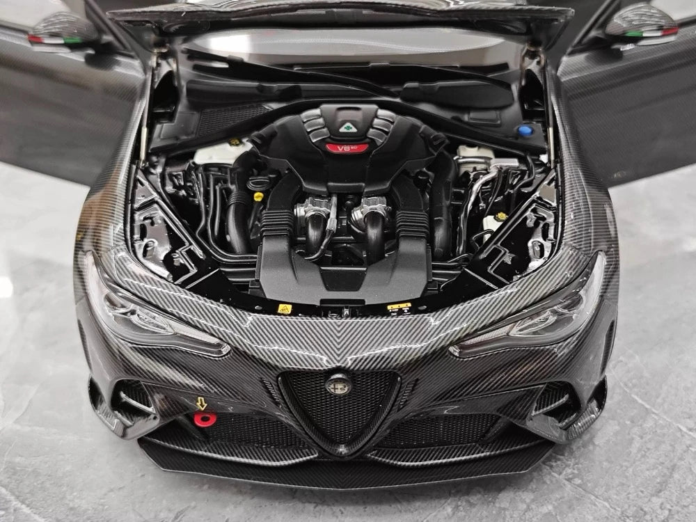 [MotorHelix] 1:18 Alfa Romeo 2021 Giulia GTAm zwart modelauto Die-Cast