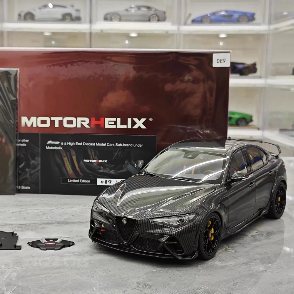 [MotorHelix] 1:18 Alfa Romeo 2021 Giulia GTAm nero modellino di auto Die-Cast