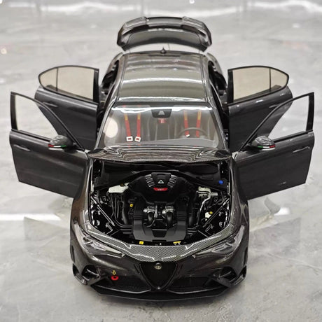 [MotorHelix] 1:18 Alfa Romeo 2021 Giulia GTAm Black Model Car Die-Cast