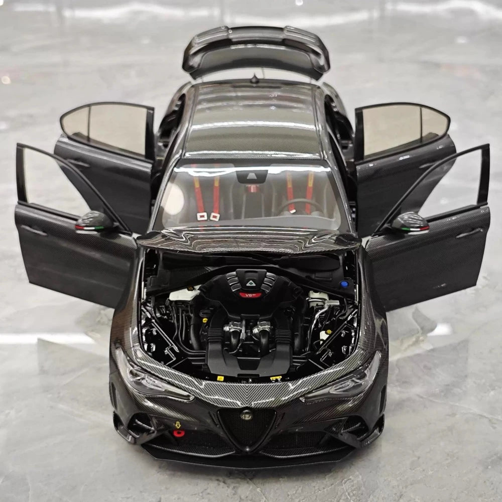 [MotorHelix] 1:18 Alfa Romeo 2021 Giulia GTAm nero modellino di auto Die-Cast