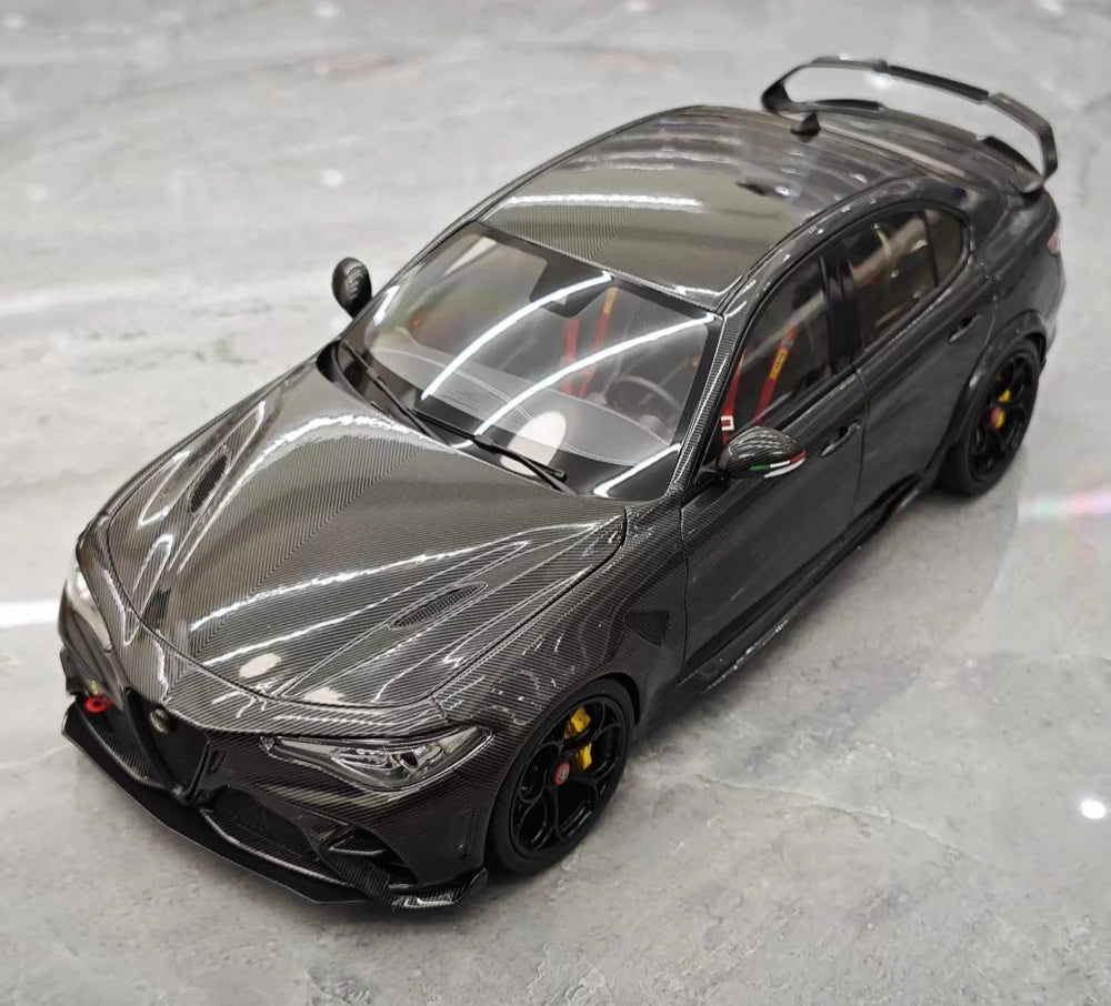 [MotorHelix] 1:18 Alfa Romeo 2021 Giulia GTAm nero modellino di auto Die-Cast