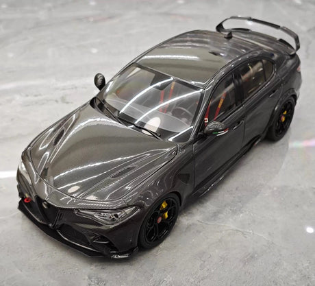 [MotorHelix] 1:18 Alfa Romeo 2021 Giulia GTAm Black Model Car Die-Cast
