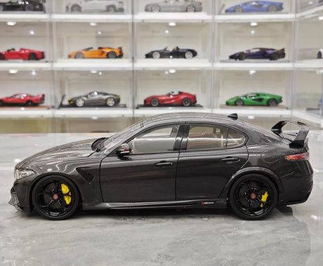 [MotorHelix] 1:18 Alfa Romeo 2021 Giulia GTAm Black Model Car Die-Cast