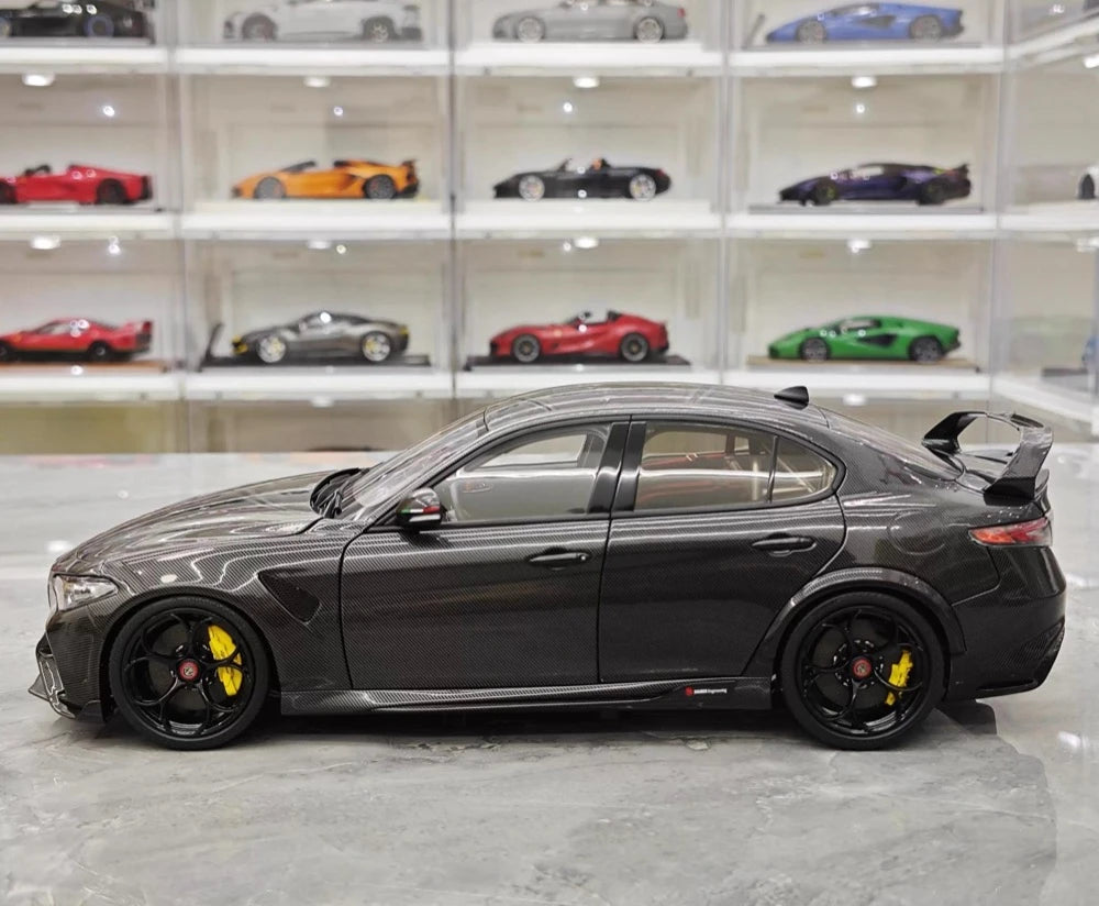[MotorHelix] 1:18 Alfa Romeo 2021 Giulia GTAm nero modellino di auto Die-Cast